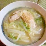 鶏手羽と白菜のスッパ辛スープ